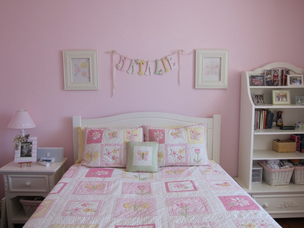 Pink color for small bedrooms